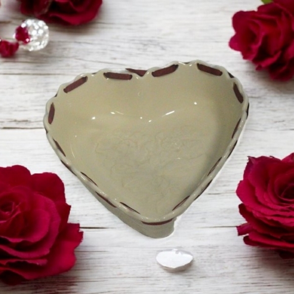 Longaberger Other - Longaberger Sweetest Heart Dish Ivory Ceramic Bowl with Pierced Ribbon Edge